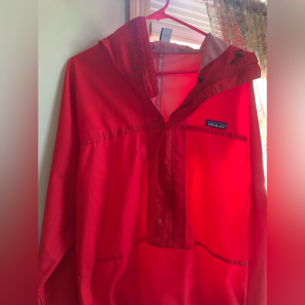 Patagonia light weight windbreaker coat brand new!!